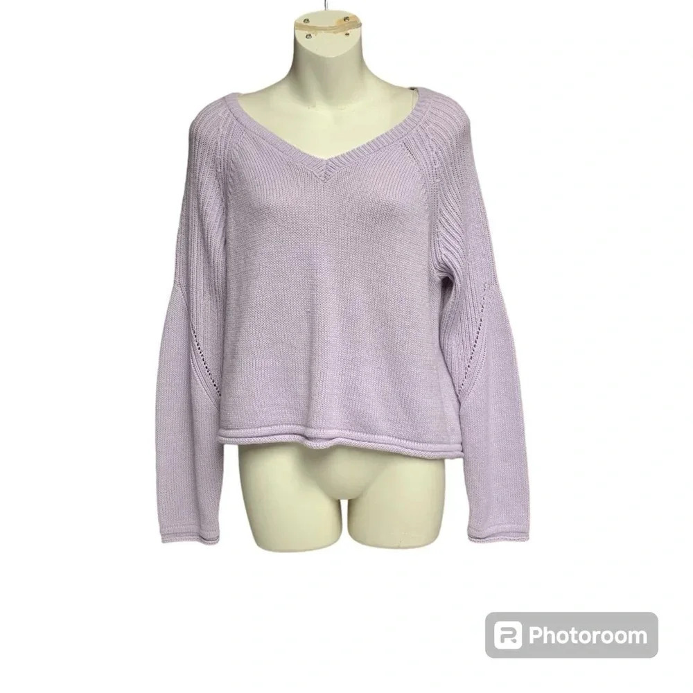 Copper Key soft purple sweater size small slight crop V neck